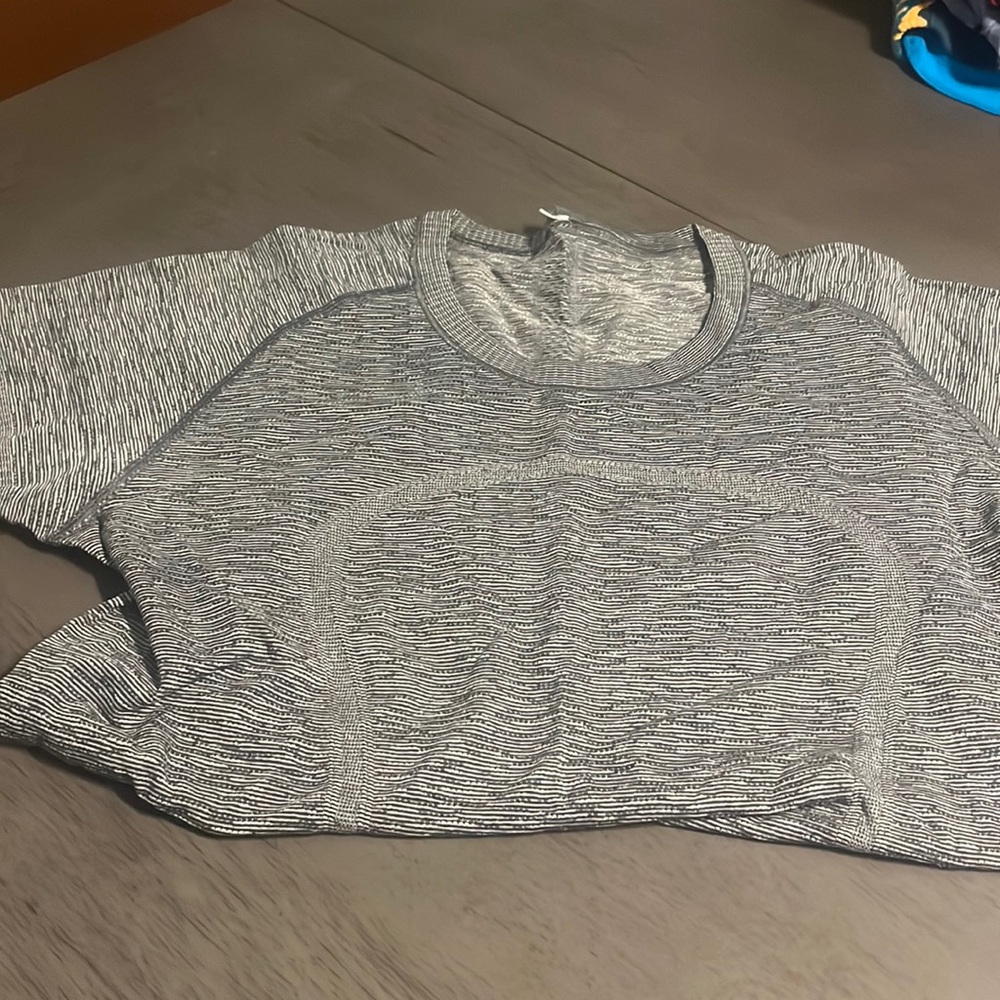 Lululemon Tee Size 12